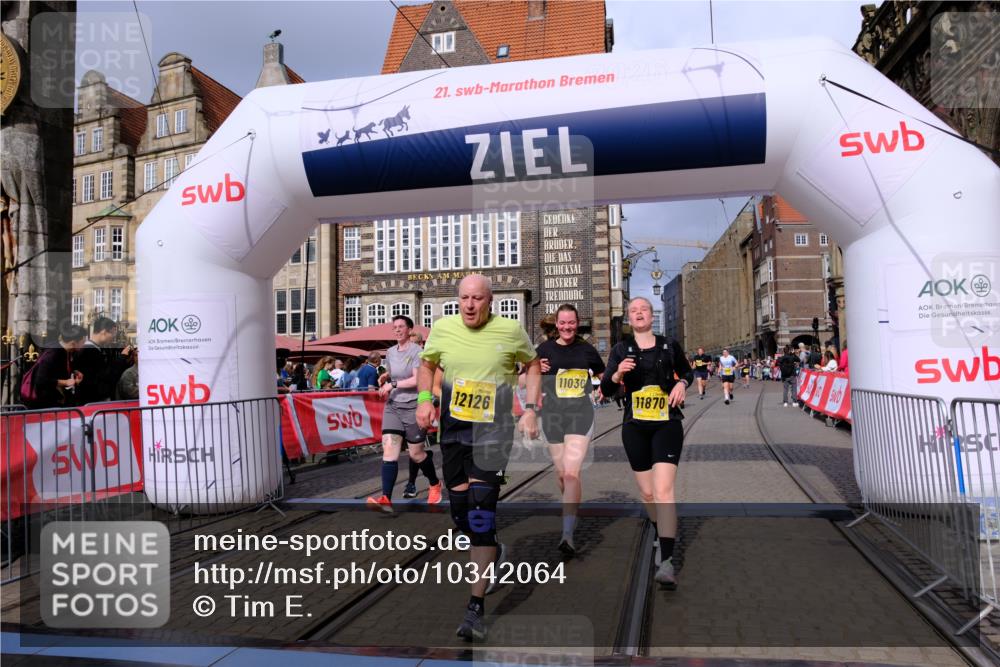 13.09.2026 - 21. swb-Marathon Bremen Tim E. http://msf.ph/oto/10342064 13.09.2026 11:11:41 Ziel 10419, 10510, 10546, 10611, 10977, 11036, 11216, 11231, 11289, 11458, 11702, 11745, 11870, 12126, 12148, 12220, 12311, 12464, 12508 meine-sportfotos.de