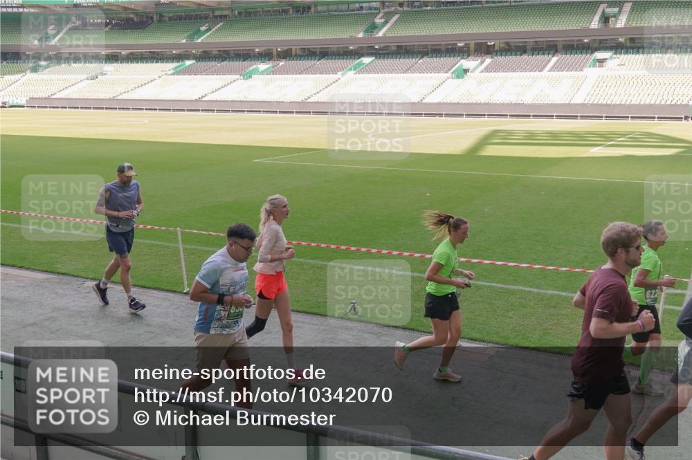 13.09.2026 - 21. swb-Marathon Bremen Michael Burmester http://msf.ph/oto/10342070 13.09.2026 13:24:56 Laufen im Stadion 137, 182, 213, 294, 324, 434, 505, 543, 548, 721, 723, 739, 743, 752, 815, 818, 966, 1273, 1410, 1443, 1459, 1463, 1471, 1491, 1504, 1515, 1561, 1597, 1598, 1830, 1944, 1953, 2058, 2059, 2095, 2211, 2252, 2267, 2271, 2286, 2298, 2308, 2312, 2323, 2354, 2445, 2465, 2483, 2495, 2497, 2503, 2506, 2554, 2571, 2591, 2644, 2752, 2762, 2768, 2776, 2833, 2878, 2896, 2936, 2968, 2981, 3005, 3142, 3211, 3259, 3282, 3288, 3289, 3292, 3298, 3306, 3312, 3329, 3364, 3381, 3390, 3395 meine-sportfotos.de