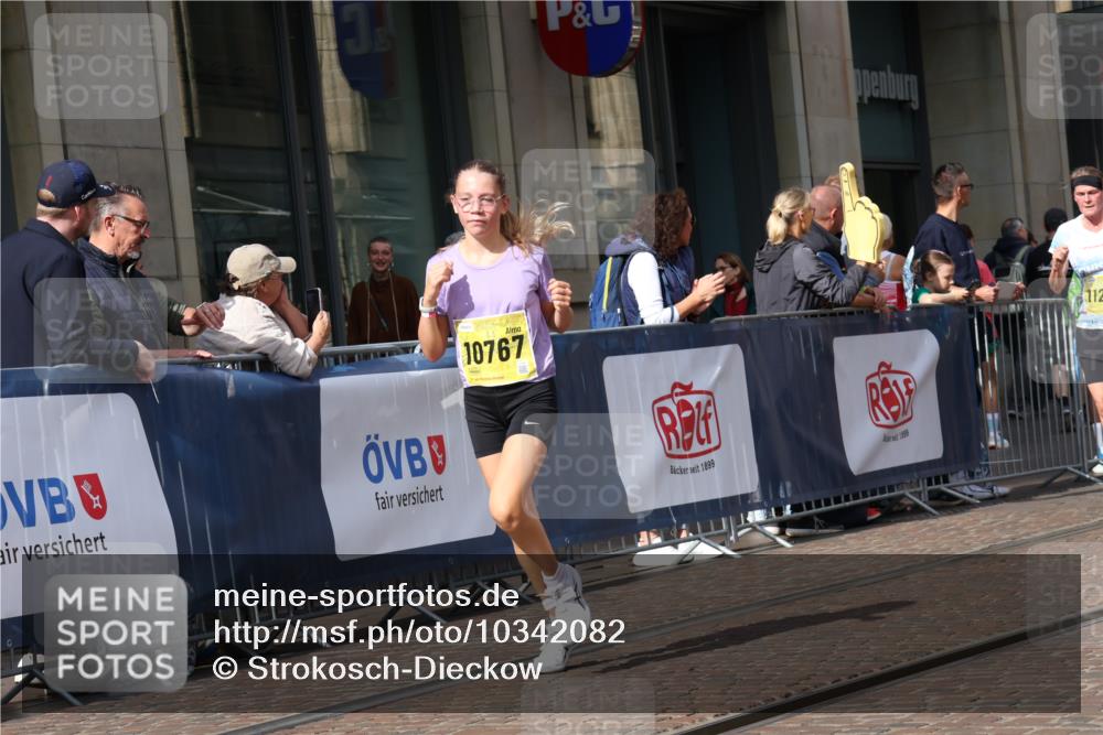 13.09.2026 - 21. swb-Marathon Bremen Strokosch-Dieckow http://msf.ph/oto/10342082 13.09.2026 11:08:01 Ziel 10135, 10188, 10404, 10493, 10767, 10793, 10851, 10859, 11032, 11124, 11263, 11509, 11560, 11561, 11659, 11888, 11968, 12073, 12160, 12164, 12315, 12325, 12384, 12389, 12410, 10139, 10404, 10493, 10595, 10660, 10661, 10674, 10830, 10871, 10937, 11037, 11044, 11378, 11404, 11515, 11659, 11831, 11833, 11958, 12024, 12031, 12066, 12097, 12160, 12194, 12248, 12307, 12389, 12511, 12512 meine-sportfotos.de