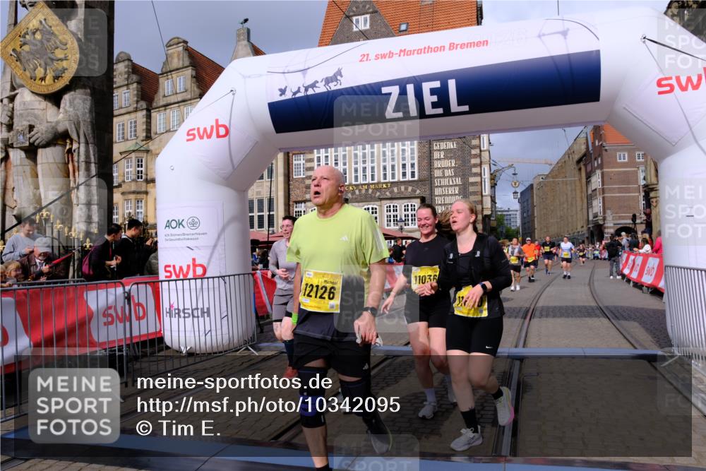13.09.2026 - 21. swb-Marathon Bremen Tim E. http://msf.ph/oto/10342095 13.09.2026 11:11:41 Ziel 10419, 10510, 10546, 10611, 10977, 11036, 11216, 11231, 11289, 11458, 11702, 11745, 11870, 12126, 12148, 12220, 12311, 12464, 12508 meine-sportfotos.de