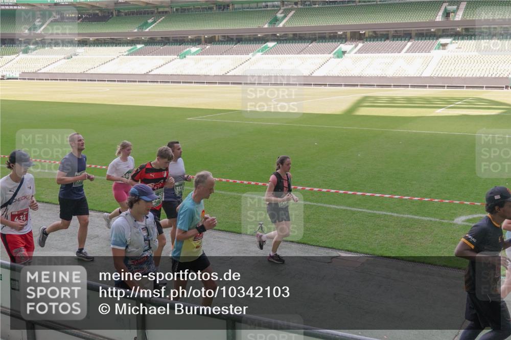 13.09.2026 - 21. swb-Marathon Bremen Michael Burmester http://msf.ph/oto/10342103 13.09.2026 13:25:01 Laufen im Stadion 137, 182, 213, 294, 324, 505, 530, 543, 548, 721, 723, 739, 743, 752, 815, 818, 966, 1273, 1410, 1443, 1459, 1463, 1471, 1491, 1504, 1515, 1561, 1597, 1598, 1744, 1830, 1944, 1953, 2058, 2059, 2095, 2211, 2252, 2267, 2271, 2286, 2298, 2308, 2312, 2323, 2354, 2445, 2465, 2483, 2495, 2497, 2503, 2506, 2554, 2571, 2591, 2644, 2752, 2762, 2768, 2776, 2833, 2878, 2896, 2936, 2981, 3005, 3142, 3211, 3259, 3282, 3288, 3289, 3298, 3306, 3312, 3329, 3364, 3381, 3390, 3395 meine-sportfotos.de