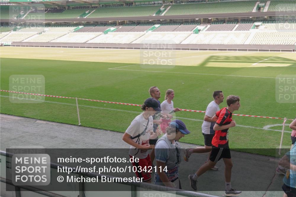 13.09.2026 - 21. swb-Marathon Bremen Michael Burmester http://msf.ph/oto/10342114 13.09.2026 13:25:02 Laufen im Stadion 137, 182, 213, 294, 324, 505, 530, 543, 548, 721, 723, 739, 743, 752, 815, 818, 966, 1273, 1410, 1443, 1459, 1463, 1471, 1491, 1504, 1515, 1561, 1597, 1598, 1744, 1830, 1944, 1953, 2058, 2059, 2095, 2211, 2252, 2267, 2271, 2286, 2298, 2308, 2312, 2323, 2354, 2445, 2465, 2483, 2495, 2497, 2503, 2506, 2554, 2571, 2591, 2644, 2752, 2762, 2768, 2776, 2833, 2878, 2896, 2936, 2981, 3005, 3142, 3211, 3259, 3288, 3289, 3298, 3306, 3312, 3329, 3364, 3381, 3390 meine-sportfotos.de