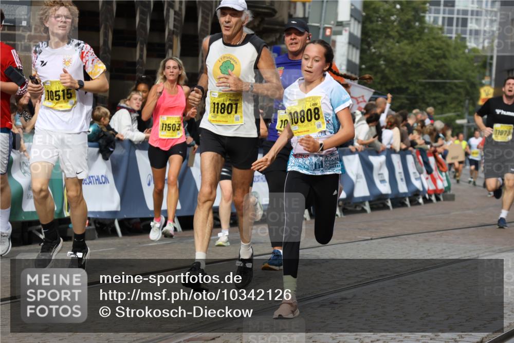 13.09.2026 - 21. swb-Marathon Bremen Strokosch-Dieckow http://msf.ph/oto/10342126 13.09.2026 10:51:20 Ziel 10200, 10537, 10808, 11087, 11170, 11339, 11537, 11625, 11626, 12004, 12179, 12303, 12351, 12407, 12560, 10334, 10381, 10544, 10763, 10825, 10862, 10984, 11145, 11787, 12424, 12548, 13631 meine-sportfotos.de