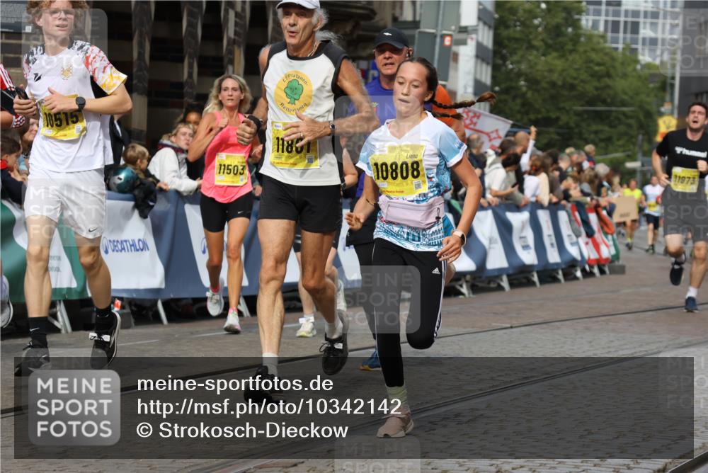 13.09.2026 - 21. swb-Marathon Bremen Strokosch-Dieckow http://msf.ph/oto/10342142 13.09.2026 10:51:20 Ziel 10200, 10537, 10808, 11087, 11170, 11339, 11537, 11625, 11626, 12004, 12179, 12303, 12351, 12407, 12560, 10334, 10381, 10544, 10763, 10825, 10862, 10984, 11145, 11787, 12424, 12548, 13631 meine-sportfotos.de
