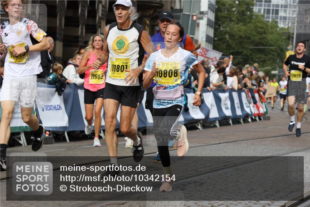 13.09.2026 - 21. swb-Marathon Bremen Strokosch-Dieckow http://msf.ph/oto/10342154 13.09.2026 10:51:20 Ziel 10200, 10537, 10808, 11087, 11170, 11339, 11537, 11625, 11626, 12004, 12179, 12303, 12351, 12407, 12560, 10334, 10381, 10544, 10763, 10825, 10862, 10984, 11145, 11787, 12424, 12548, 13631 meine-sportfotos.de