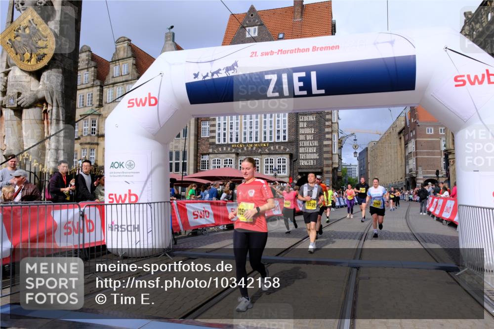 13.09.2026 - 21. swb-Marathon Bremen Tim E. http://msf.ph/oto/10342158 13.09.2026 11:11:45 Ziel 10155, 10510, 10511, 10546, 10977, 11036, 11216, 11231, 11289, 11458, 11533, 11702, 11870, 12126, 12148, 12220, 12286, 12311, 12336, 12464, 12508 meine-sportfotos.de