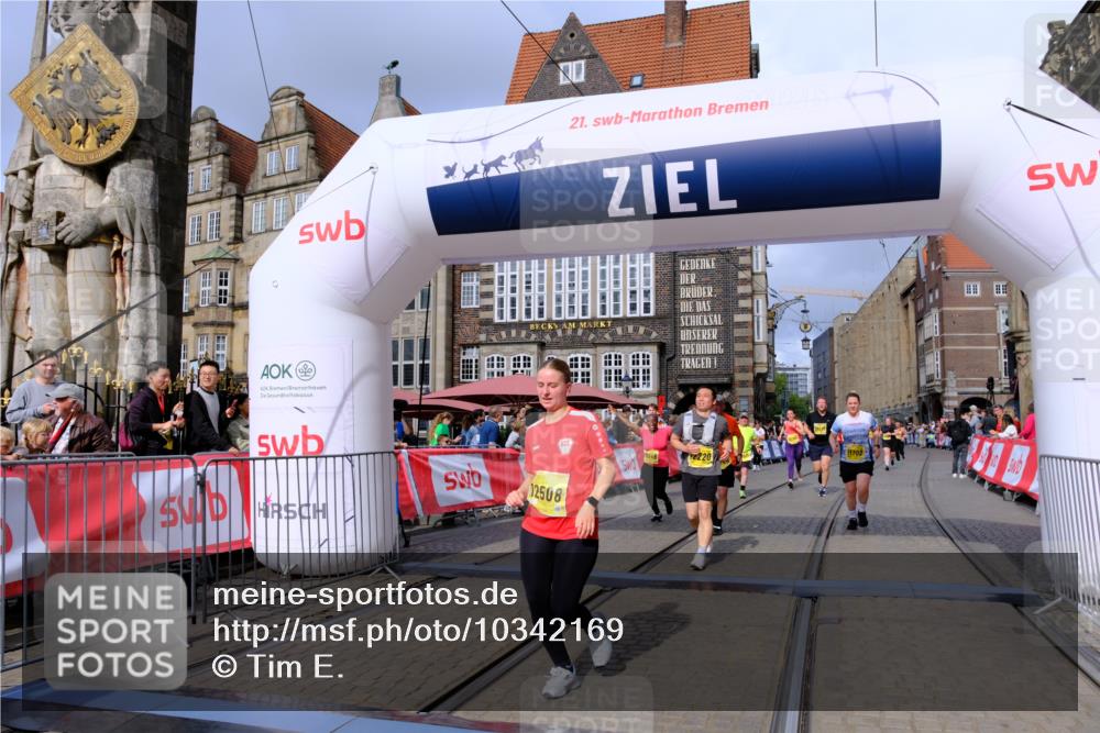 13.09.2026 - 21. swb-Marathon Bremen Tim E. http://msf.ph/oto/10342169 13.09.2026 11:11:45 Ziel 10155, 10510, 10511, 10546, 10977, 11036, 11216, 11231, 11289, 11458, 11533, 11702, 11870, 12126, 12148, 12220, 12286, 12311, 12336, 12464, 12508 meine-sportfotos.de
