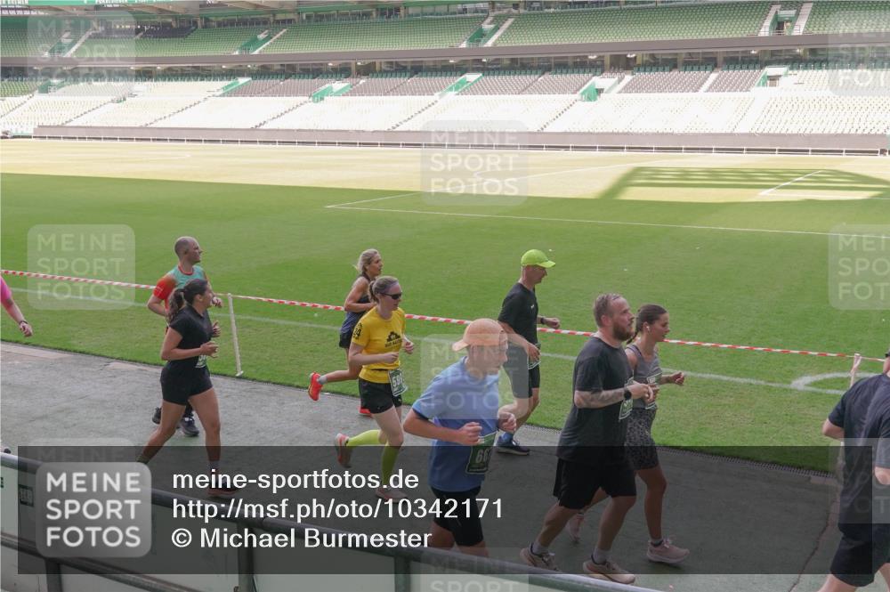 13.09.2026 - 21. swb-Marathon Bremen Michael Burmester http://msf.ph/oto/10342171 13.09.2026 13:25:10 Laufen im Stadion 137, 182, 213, 294, 324, 505, 530, 543, 548, 645, 721, 723, 739, 743, 752, 815, 818, 966, 1273, 1283, 1410, 1443, 1459, 1463, 1471, 1487, 1491, 1504, 1515, 1561, 1597, 1598, 1744, 1828, 1830, 1944, 1953, 2058, 2059, 2095, 2211, 2252, 2267, 2271, 2286, 2298, 2308, 2312, 2323, 2354, 2465, 2483, 2497, 2503, 2506, 2554, 2571, 2591, 2644, 2752, 2762, 2776, 2833, 2878, 2896, 2981, 3005, 3062, 3097, 3142, 3172, 3211, 3259, 3288, 3289, 3298, 3306, 3312, 3329, 3364, 3381, 3390 meine-sportfotos.de