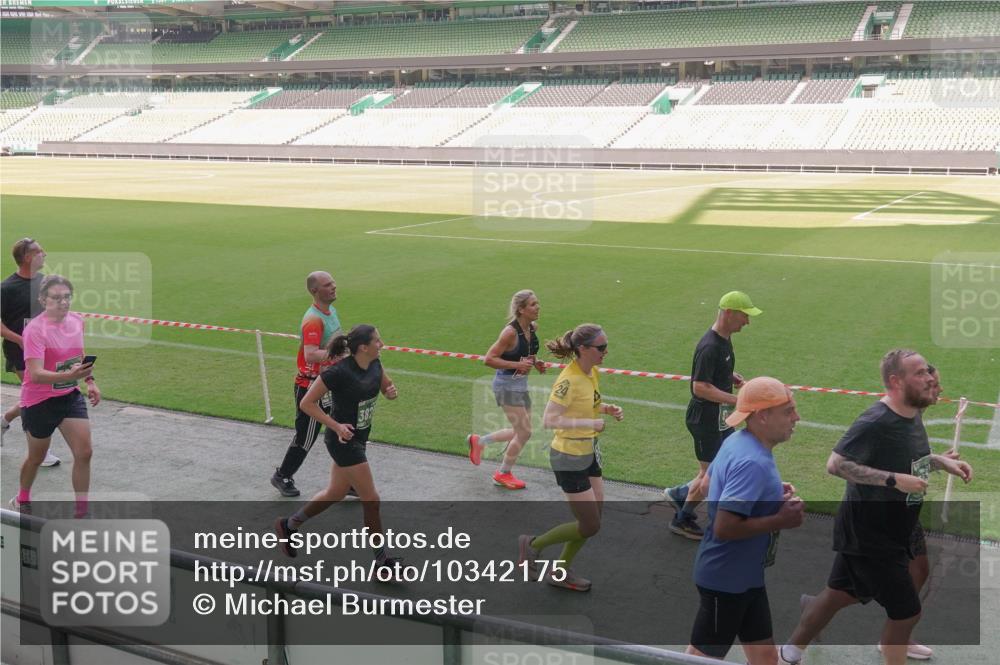 13.09.2026 - 21. swb-Marathon Bremen Michael Burmester http://msf.ph/oto/10342175 13.09.2026 13:25:10 Laufen im Stadion 137, 182, 213, 294, 324, 505, 530, 543, 548, 645, 721, 723, 739, 743, 752, 815, 818, 966, 1273, 1283, 1410, 1443, 1459, 1463, 1471, 1487, 1491, 1504, 1515, 1561, 1597, 1598, 1744, 1828, 1830, 1944, 1953, 2058, 2059, 2095, 2211, 2252, 2267, 2271, 2286, 2298, 2308, 2312, 2323, 2354, 2465, 2483, 2497, 2503, 2506, 2554, 2571, 2591, 2644, 2752, 2762, 2776, 2833, 2878, 2896, 2981, 3005, 3062, 3097, 3142, 3172, 3211, 3259, 3288, 3289, 3298, 3306, 3312, 3329, 3364, 3381, 3390 meine-sportfotos.de