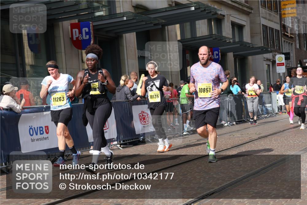 13.09.2026 - 21. swb-Marathon Bremen Strokosch-Dieckow http://msf.ph/oto/10342177 13.09.2026 11:08:03 Ziel 10135, 10188, 10229, 10793, 10851, 10859, 11032, 11065, 11124, 11263, 11509, 11560, 11561, 11888, 11968, 12073, 12164, 12315, 12325, 12384, 12410, 12516, 10139, 10404, 10493, 10660, 10661, 10674, 10767, 10830, 10871, 10937, 11037, 11044, 11378, 11404, 11515, 11659, 11831, 11833, 11958, 12024, 12031, 12066, 12097, 12160, 12248, 12307, 12384, 12389, 12511, 12512 meine-sportfotos.de