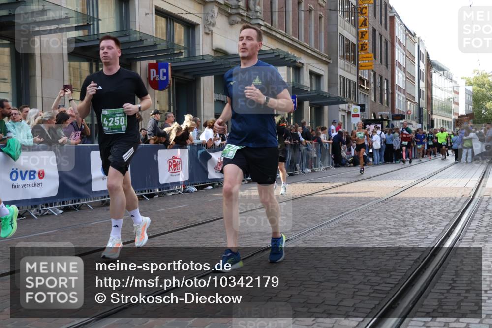 13.09.2026 - 21. swb-Marathon Bremen Strokosch-Dieckow http://msf.ph/oto/10342179 13.09.2026 13:28:12 Ziel 178, 210, 613, 1239, 1380, 1460, 1914, 2047, 2764, 2977, 3028, 3294, 3597, 4102, 4250, 4564, 5250, 5683, 6914, 6957, 8429, 8483, 8570, 8938, 9064, 9176, 9549, 13012, 488, 1343, 1456, 2977, 3114, 3334, 3480, 3576, 4106, 4133, 4265, 4506, 5360, 5462, 5889, 6182, 6468, 7926, 8188, 8656, 9067, 9145, 9167, 9168, 9543, 9738, 9881, 13069 meine-sportfotos.de