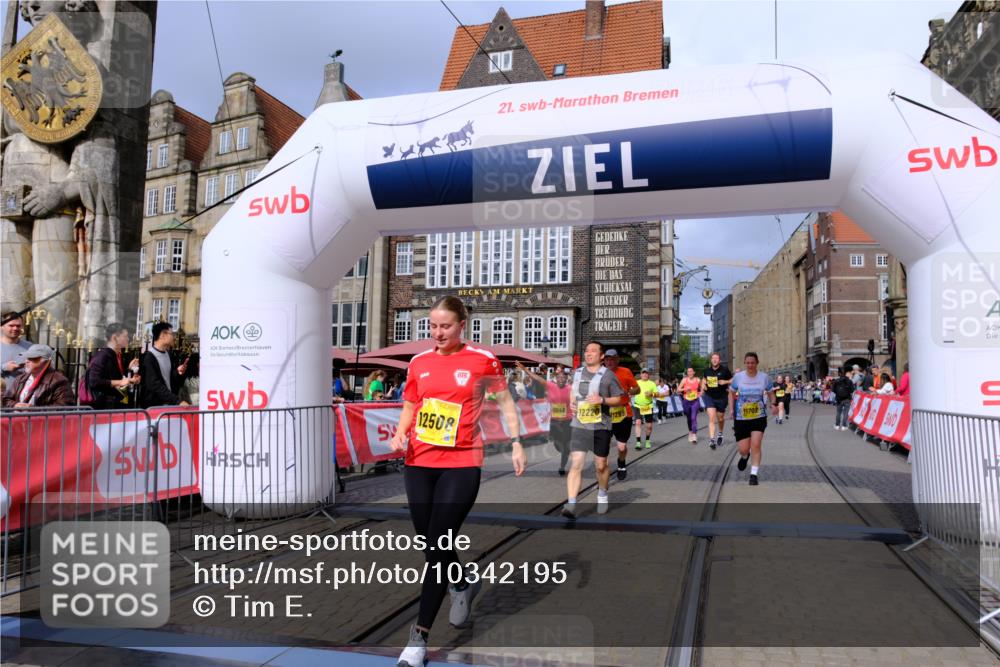 13.09.2026 - 21. swb-Marathon Bremen Tim E. http://msf.ph/oto/10342195 13.09.2026 11:11:45 Ziel 10155, 10510, 10511, 10546, 10977, 11036, 11216, 11231, 11289, 11458, 11533, 11702, 11870, 12126, 12148, 12220, 12286, 12311, 12336, 12464, 12508 meine-sportfotos.de