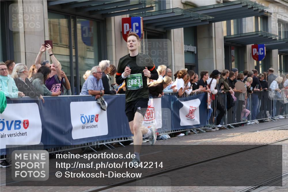 13.09.2026 - 21. swb-Marathon Bremen Strokosch-Dieckow http://msf.ph/oto/10342214 13.09.2026 13:28:13 Ziel 178, 210, 613, 1239, 1380, 1460, 1914, 2047, 2764, 3028, 3294, 3597, 4102, 4250, 4564, 5250, 5683, 6914, 6957, 8429, 8483, 8570, 8938, 9064, 9176, 9549, 13012, 488, 1343, 1456, 1460, 2977, 3114, 3334, 3480, 3576, 4265, 4506, 5250, 5360, 5462, 5889, 6182, 6468, 7926, 8188, 8656, 9067, 9145, 9167, 9168, 9543, 9738, 9881, 13069 meine-sportfotos.de