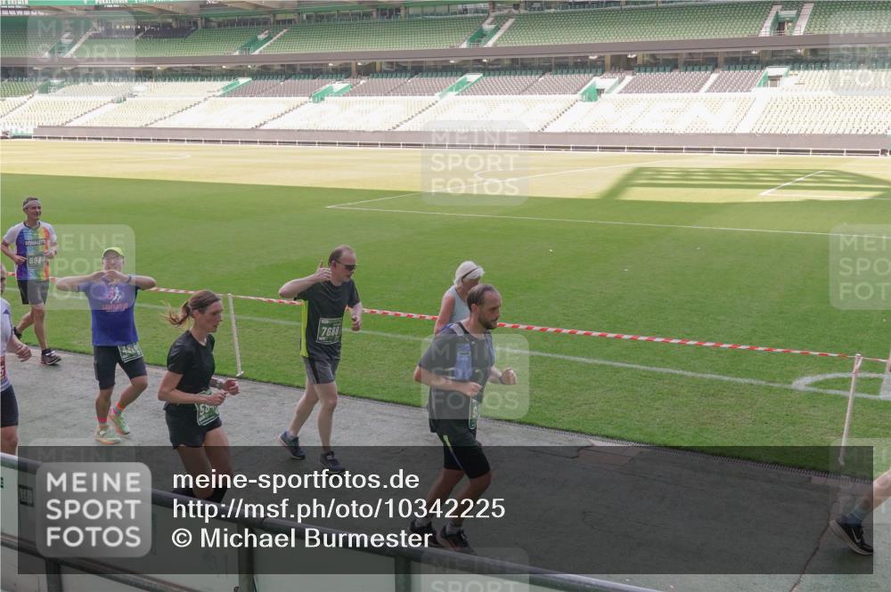 13.09.2026 - 21. swb-Marathon Bremen Michael Burmester http://msf.ph/oto/10342225 13.09.2026 13:25:16 Laufen im Stadion 137, 182, 213, 294, 505, 530, 543, 548, 645, 721, 723, 739, 743, 752, 815, 818, 966, 1273, 1283, 1410, 1443, 1459, 1463, 1471, 1487, 1491, 1504, 1515, 1530, 1561, 1618, 1744, 1828, 1830, 1944, 1953, 2058, 2059, 2095, 2211, 2252, 2267, 2271, 2298, 2308, 2312, 2323, 2354, 2382, 2384, 2465, 2483, 2497, 2503, 2506, 2554, 2571, 2591, 2644, 2675, 2752, 2762, 2776, 2833, 2878, 2896, 2981, 3005, 3062, 3097, 3142, 3172, 3211, 3259, 3289, 3298, 3306, 3312, 3329, 3381, 3390 meine-sportfotos.de