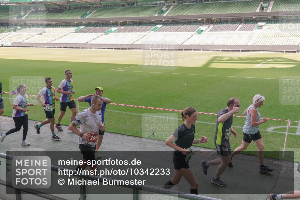 13.09.2026 - 21. swb-Marathon Bremen Michael Burmester http://msf.ph/oto/10342233 13.09.2026 13:25:17 Laufen im Stadion 137, 182, 213, 294, 505, 530, 543, 548, 645, 721, 723, 739, 743, 752, 815, 818, 966, 1273, 1283, 1410, 1443, 1459, 1463, 1471, 1487, 1491, 1504, 1515, 1530, 1561, 1618, 1744, 1828, 1830, 1944, 1953, 2058, 2059, 2095, 2211, 2252, 2267, 2271, 2298, 2308, 2312, 2323, 2354, 2382, 2384, 2465, 2483, 2497, 2503, 2506, 2554, 2571, 2591, 2644, 2675, 2752, 2762, 2776, 2833, 2878, 2896, 2981, 3005, 3062, 3097, 3142, 3172, 3211, 3259, 3298, 3306, 3312, 3329, 3381, 3390 meine-sportfotos.de