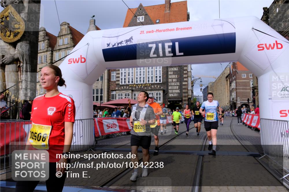 13.09.2026 - 21. swb-Marathon Bremen Tim E. http://msf.ph/oto/10342238 13.09.2026 11:11:47 Ziel 10155, 10510, 10511, 10546, 10552, 10977, 11036, 11216, 11289, 11458, 11533, 11702, 11870, 11927, 12082, 12126, 12220, 12286, 12311, 12336, 12464, 12508, 12553 meine-sportfotos.de
