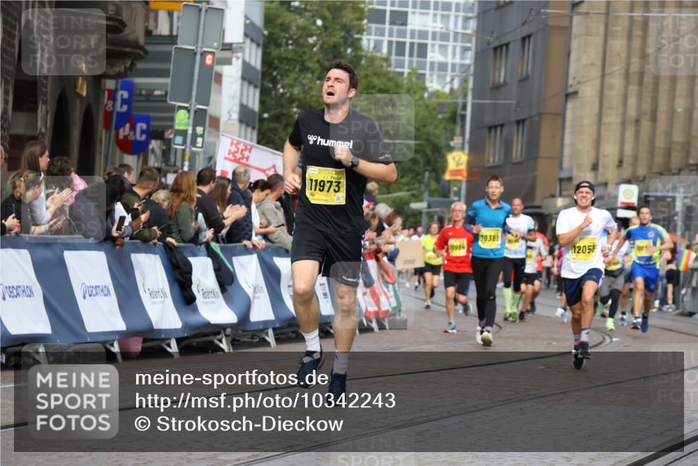 13.09.2026 - 21. swb-Marathon Bremen Strokosch-Dieckow http://msf.ph/oto/10342243 13.09.2026 10:51:23 Ziel 10200, 10471, 10515, 10537, 10808, 11087, 11339, 11537, 11625, 11626, 11801, 12004, 12303, 12351, 12407, 12552, 10334, 10544, 10763, 10862, 11145, 11787, 12424, 13631 meine-sportfotos.de