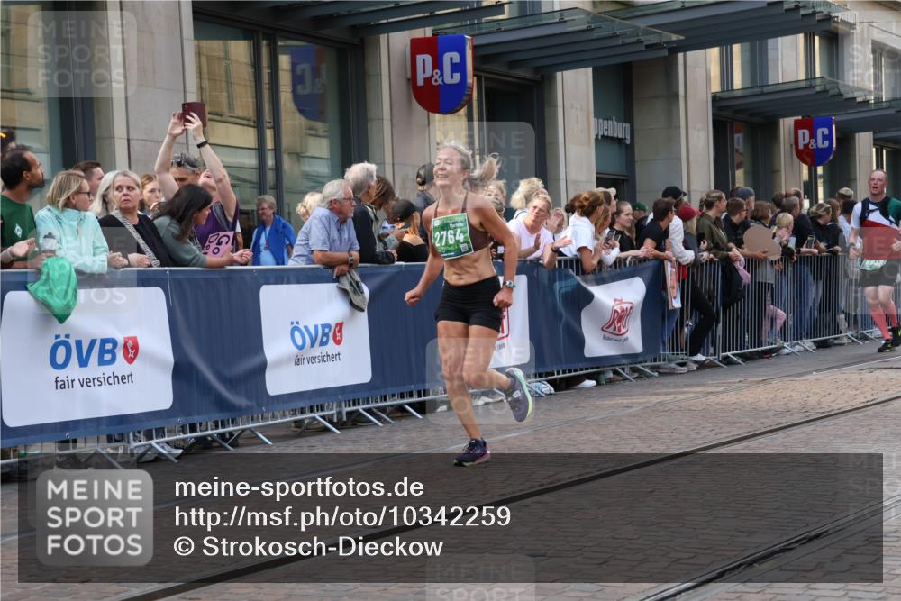 13.09.2026 - 21. swb-Marathon Bremen Strokosch-Dieckow http://msf.ph/oto/10342259 13.09.2026 13:28:16 Ziel 178, 210, 613, 1239, 1380, 1914, 2047, 2764, 3028, 3294, 3348, 3597, 4102, 4250, 4564, 5683, 6914, 6957, 7263, 7527, 8429, 8483, 8570, 8938, 9064, 9176, 9549, 13012, 488, 1343, 1460, 2977, 3114, 3334, 3480, 4506, 5250, 5360, 5889, 6182, 7926, 8188, 8656, 9145, 9167, 9168, 9543, 9738, 9881, 13069 meine-sportfotos.de