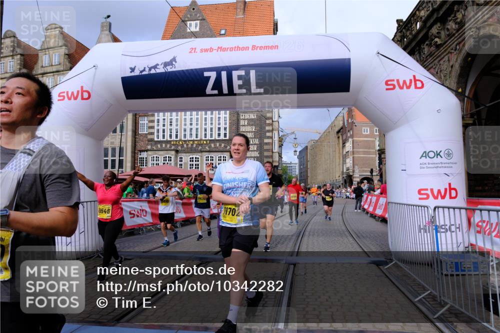 13.09.2026 - 21. swb-Marathon Bremen Tim E. http://msf.ph/oto/10342282 13.09.2026 11:11:48 Ziel 10155, 10510, 10511, 10546, 10552, 10977, 11036, 11216, 11239, 11289, 11533, 11702, 11870, 11927, 12082, 12126, 12220, 12286, 12311, 12336, 12464, 12508, 12553 meine-sportfotos.de