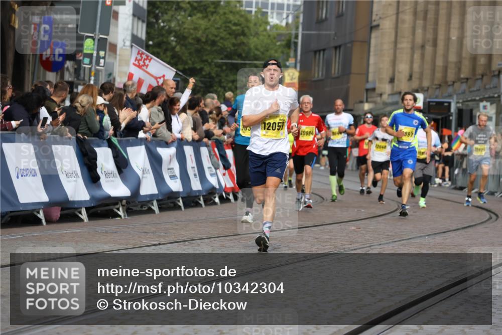 13.09.2026 - 21. swb-Marathon Bremen Strokosch-Dieckow http://msf.ph/oto/10342304 13.09.2026 10:51:25 Ziel 10200, 10471, 10515, 10808, 11087, 11339, 11503, 11537, 11625, 11626, 11801, 11973, 12004, 12133, 12303, 12351, 12407, 12552, 10334, 10544, 10763, 11145, 11787, 12329, 12424, 13631 meine-sportfotos.de