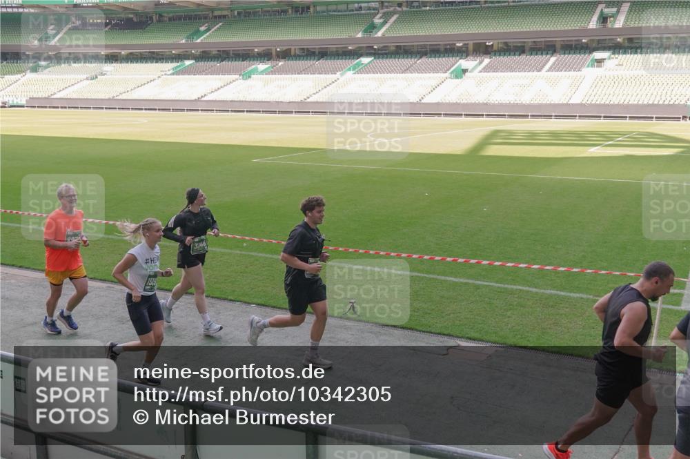 13.09.2026 - 21. swb-Marathon Bremen Michael Burmester http://msf.ph/oto/10342305 13.09.2026 13:25:27 Laufen im Stadion 213, 294, 505, 530, 543, 548, 645, 723, 739, 752, 815, 818, 966, 1273, 1283, 1410, 1443, 1459, 1463, 1471, 1487, 1491, 1504, 1515, 1530, 1561, 1618, 1744, 1828, 1830, 1944, 1953, 2058, 2059, 2095, 2211, 2252, 2267, 2271, 2298, 2308, 2312, 2323, 2354, 2382, 2384, 2483, 2497, 2506, 2508, 2554, 2558, 2571, 2591, 2644, 2656, 2675, 2752, 2762, 2776, 2833, 2878, 2896, 2970, 2981, 3005, 3062, 3097, 3142, 3172, 3211, 3259, 3298, 3306, 3312, 3329, 3381, 3390, 3433 meine-sportfotos.de
