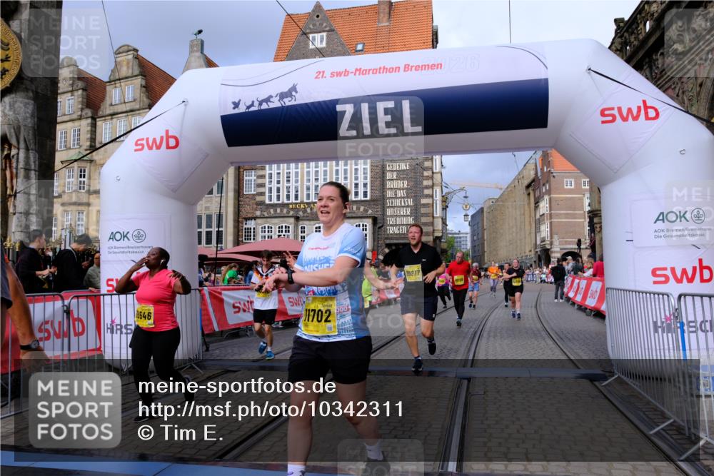 13.09.2026 - 21. swb-Marathon Bremen Tim E. http://msf.ph/oto/10342311 13.09.2026 11:11:49 Ziel 10155, 10510, 10511, 10546, 10552, 10977, 11036, 11216, 11239, 11289, 11533, 11702, 11870, 11927, 12082, 12126, 12220, 12286, 12311, 12336, 12464, 12508, 12553 meine-sportfotos.de