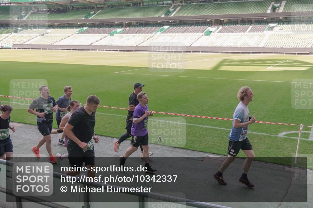 13.09.2026 - 21. swb-Marathon Bremen Michael Burmester http://msf.ph/oto/10342337 13.09.2026 13:25:34 Laufen im Stadion 202, 213, 294, 505, 530, 543, 548, 645, 723, 739, 752, 815, 818, 966, 1283, 1410, 1443, 1459, 1463, 1471, 1473, 1487, 1491, 1504, 1515, 1530, 1561, 1618, 1744, 1828, 1830, 1953, 2058, 2059, 2095, 2211, 2267, 2271, 2298, 2308, 2312, 2323, 2354, 2382, 2384, 2483, 2497, 2506, 2508, 2554, 2558, 2571, 2591, 2592, 2644, 2656, 2675, 2752, 2762, 2776, 2833, 2878, 2896, 2970, 2981, 3005, 3047, 3062, 3097, 3142, 3172, 3211, 3259, 3298, 3306, 3329, 3359, 3381, 3390, 3433, 3851 meine-sportfotos.de