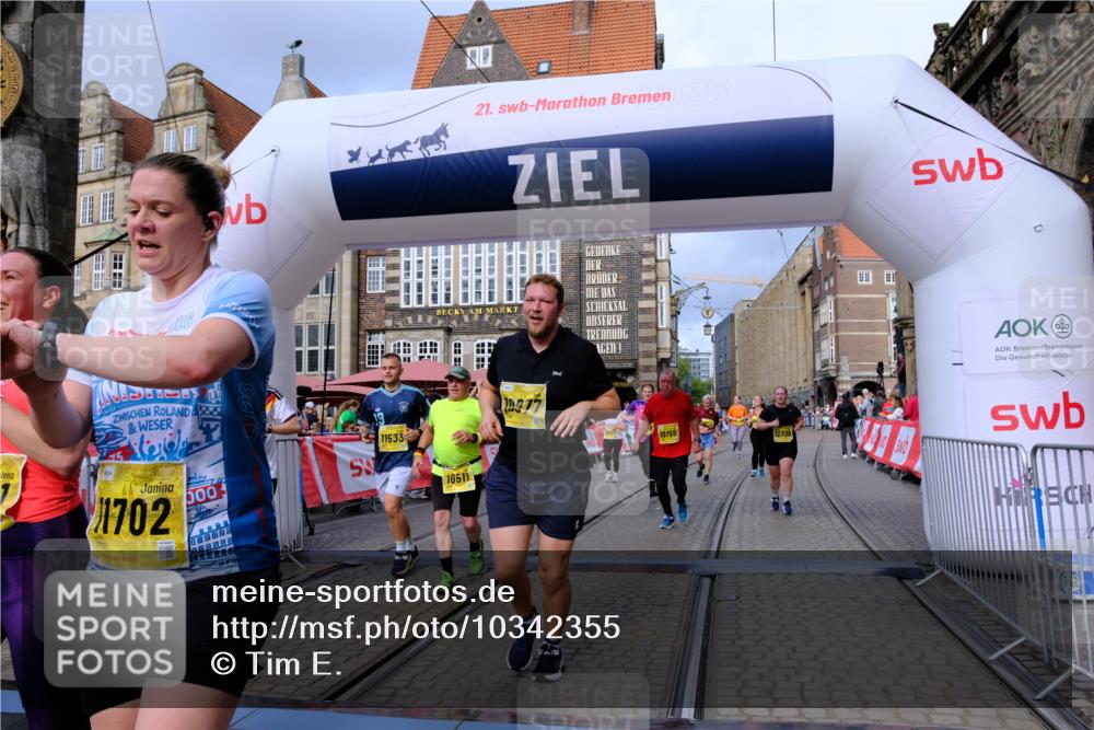 13.09.2026 - 21. swb-Marathon Bremen Tim E. http://msf.ph/oto/10342355 13.09.2026 11:11:50 Ziel 10155, 10510, 10511, 10546, 10552, 10977, 11036, 11216, 11239, 11289, 11533, 11702, 11870, 11927, 12082, 12126, 12220, 12286, 12311, 12336, 12464, 12508, 12553 meine-sportfotos.de