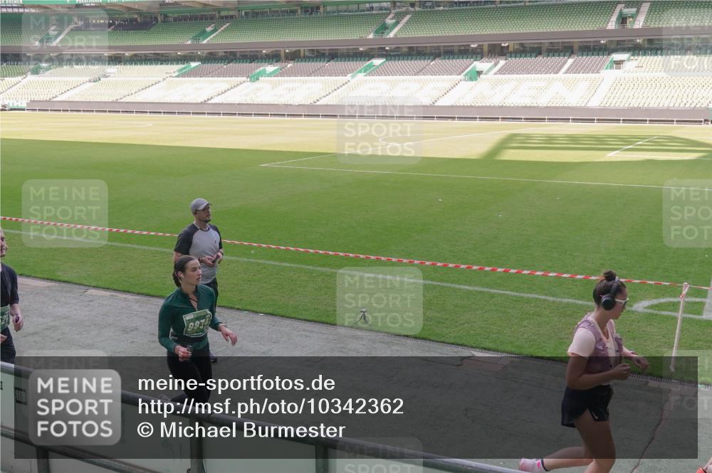 13.09.2026 - 21. swb-Marathon Bremen Michael Burmester http://msf.ph/oto/10342362 13.09.2026 13:25:37 Laufen im Stadion 202, 213, 294, 505, 530, 543, 548, 645, 723, 752, 815, 818, 966, 1283, 1410, 1443, 1459, 1463, 1473, 1487, 1491, 1504, 1515, 1530, 1561, 1618, 1744, 1828, 1830, 1953, 2058, 2059, 2095, 2211, 2267, 2271, 2298, 2308, 2312, 2323, 2354, 2382, 2384, 2483, 2497, 2506, 2508, 2554, 2558, 2571, 2591, 2592, 2644, 2656, 2675, 2752, 2762, 2833, 2878, 2896, 2970, 2981, 3005, 3047, 3062, 3097, 3142, 3172, 3211, 3259, 3298, 3306, 3329, 3359, 3381, 3390, 3433, 3851 meine-sportfotos.de
