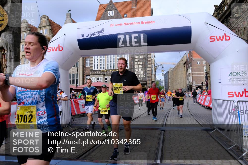 13.09.2026 - 21. swb-Marathon Bremen Tim E. http://msf.ph/oto/10342365 13.09.2026 11:11:50 Ziel 10155, 10510, 10511, 10546, 10552, 10977, 11036, 11216, 11239, 11289, 11533, 11702, 11870, 11927, 12082, 12126, 12220, 12286, 12311, 12336, 12464, 12508, 12553 meine-sportfotos.de