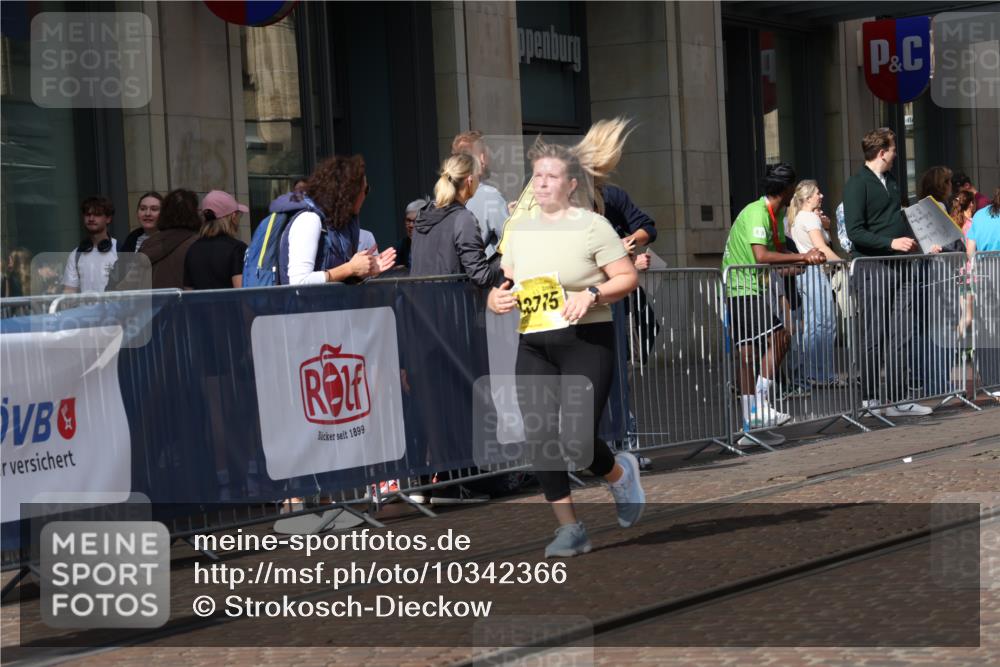 13.09.2026 - 21. swb-Marathon Bremen Strokosch-Dieckow http://msf.ph/oto/10342366 13.09.2026 11:08:10 Ziel 10188, 10229, 10851, 11065, 11124, 11509, 11560, 11561, 11678, 11834, 11888, 11968, 12073, 12162, 12164, 12315, 12325, 12410, 12516, 10135, 10139, 10188, 10404, 10493, 10660, 10674, 10767, 10793, 10859, 11032, 11044, 11263, 11378, 11404, 11659, 11831, 11833, 11958, 12024, 12031, 12066, 12160, 12248, 12384, 12389, 12511, 12512 meine-sportfotos.de