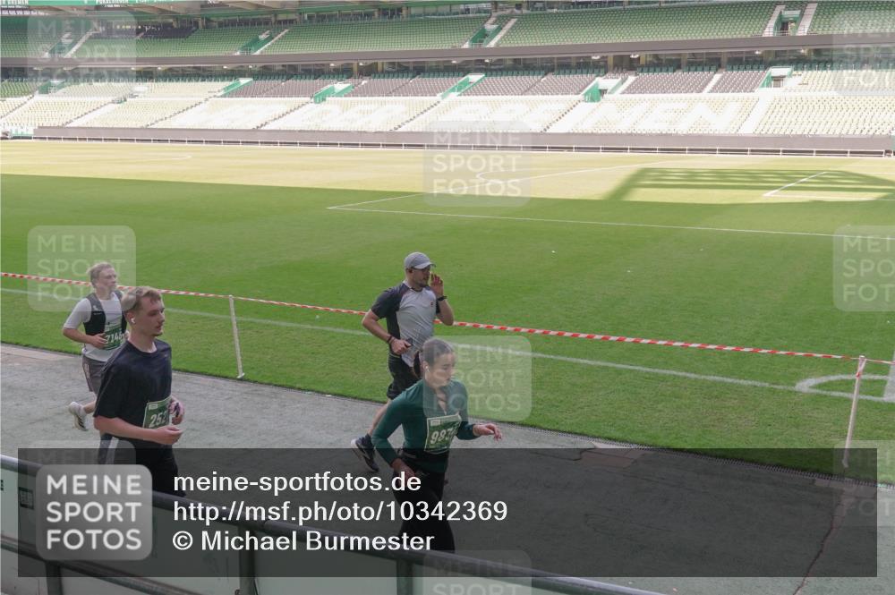 13.09.2026 - 21. swb-Marathon Bremen Michael Burmester http://msf.ph/oto/10342369 13.09.2026 13:25:38 Laufen im Stadion 202, 213, 294, 505, 530, 543, 548, 645, 723, 752, 815, 818, 966, 1283, 1410, 1443, 1459, 1463, 1473, 1487, 1491, 1504, 1515, 1530, 1561, 1618, 1744, 1828, 1830, 1953, 2058, 2059, 2095, 2211, 2267, 2271, 2298, 2308, 2312, 2323, 2354, 2382, 2384, 2483, 2497, 2506, 2508, 2554, 2558, 2571, 2591, 2592, 2644, 2656, 2675, 2752, 2762, 2833, 2878, 2896, 2970, 2981, 3005, 3047, 3062, 3097, 3142, 3172, 3211, 3259, 3298, 3306, 3329, 3359, 3381, 3390, 3433, 3851 meine-sportfotos.de