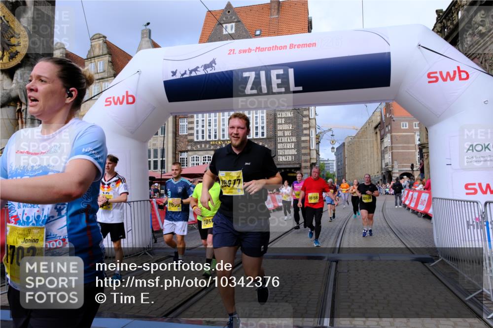 13.09.2026 - 21. swb-Marathon Bremen Tim E. http://msf.ph/oto/10342376 13.09.2026 11:11:50 Ziel 10155, 10510, 10511, 10546, 10552, 10977, 11036, 11216, 11239, 11289, 11533, 11702, 11870, 11927, 12082, 12126, 12220, 12286, 12311, 12336, 12464, 12508, 12553 meine-sportfotos.de