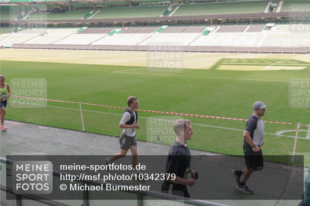 13.09.2026 - 21. swb-Marathon Bremen Michael Burmester http://msf.ph/oto/10342379 13.09.2026 13:25:39 Laufen im Stadion 202, 213, 294, 505, 530, 543, 548, 645, 723, 752, 815, 818, 966, 1283, 1410, 1443, 1459, 1463, 1473, 1487, 1491, 1504, 1515, 1530, 1561, 1618, 1744, 1828, 1830, 1953, 2058, 2059, 2095, 2211, 2267, 2271, 2298, 2308, 2312, 2323, 2354, 2382, 2384, 2483, 2497, 2506, 2508, 2554, 2558, 2591, 2592, 2644, 2656, 2675, 2752, 2762, 2817, 2833, 2878, 2896, 2970, 2981, 3005, 3047, 3062, 3097, 3142, 3172, 3211, 3259, 3298, 3306, 3329, 3359, 3381, 3390, 3433, 3851 meine-sportfotos.de