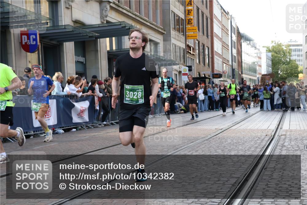 13.09.2026 - 21. swb-Marathon Bremen Strokosch-Dieckow http://msf.ph/oto/10342382 13.09.2026 13:28:20 Ziel 613, 1239, 1914, 2276, 2764, 2891, 3028, 3348, 3444, 4102, 4250, 4564, 5683, 6914, 6957, 7263, 7527, 8483, 8570, 8938, 9176, 13012, 178, 210, 1343, 1380, 1460, 2047, 2977, 3114, 3294, 3334, 3597, 4506, 5250, 5360, 5889, 6182, 7926, 8429, 8570, 8656, 9064, 9167, 9168, 9543, 9549, 9738, 9881 meine-sportfotos.de