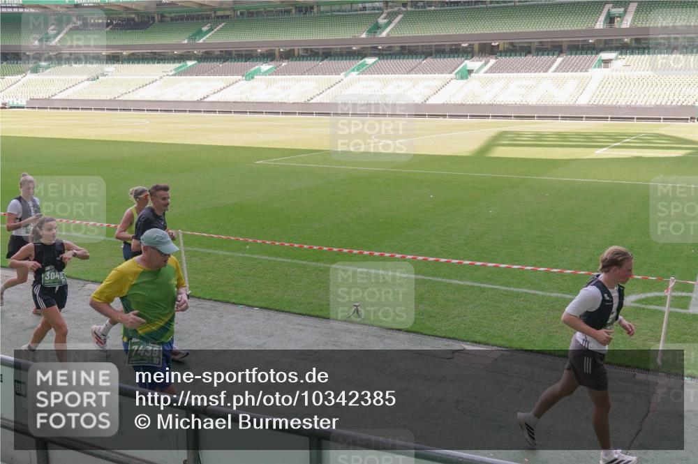 13.09.2026 - 21. swb-Marathon Bremen Michael Burmester http://msf.ph/oto/10342385 13.09.2026 13:25:40 Laufen im Stadion 202, 213, 294, 505, 530, 543, 548, 645, 723, 752, 815, 818, 966, 1283, 1410, 1443, 1459, 1463, 1473, 1487, 1491, 1504, 1515, 1530, 1561, 1618, 1744, 1828, 1830, 1953, 2058, 2059, 2095, 2211, 2267, 2271, 2298, 2308, 2312, 2323, 2354, 2382, 2384, 2483, 2497, 2506, 2508, 2554, 2558, 2591, 2592, 2644, 2656, 2675, 2752, 2762, 2817, 2833, 2878, 2896, 2970, 2981, 3005, 3047, 3062, 3097, 3142, 3172, 3211, 3259, 3298, 3306, 3329, 3359, 3381, 3390, 3433, 3629, 3851 meine-sportfotos.de