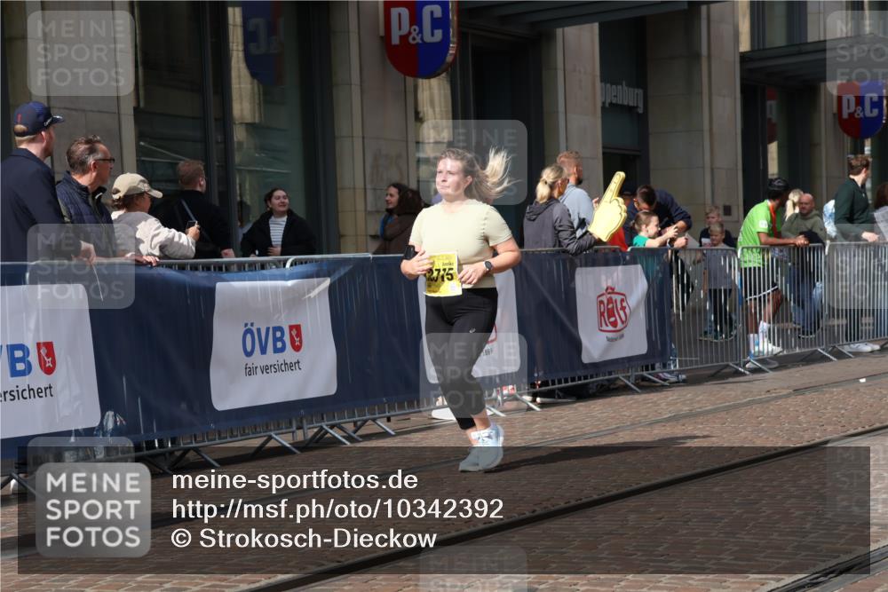 13.09.2026 - 21. swb-Marathon Bremen Strokosch-Dieckow http://msf.ph/oto/10342392 13.09.2026 11:08:11 Ziel 10229, 10609, 10851, 11065, 11124, 11509, 11560, 11561, 11678, 11834, 11888, 11968, 12073, 12162, 12164, 12315, 12325, 12410, 12516, 10135, 10139, 10188, 10404, 10493, 10660, 10674, 10767, 10793, 10851, 10859, 11032, 11044, 11263, 11378, 11404, 11659, 11831, 11833, 11958, 12024, 12031, 12066, 12160, 12248, 12325, 12384, 12389 meine-sportfotos.de