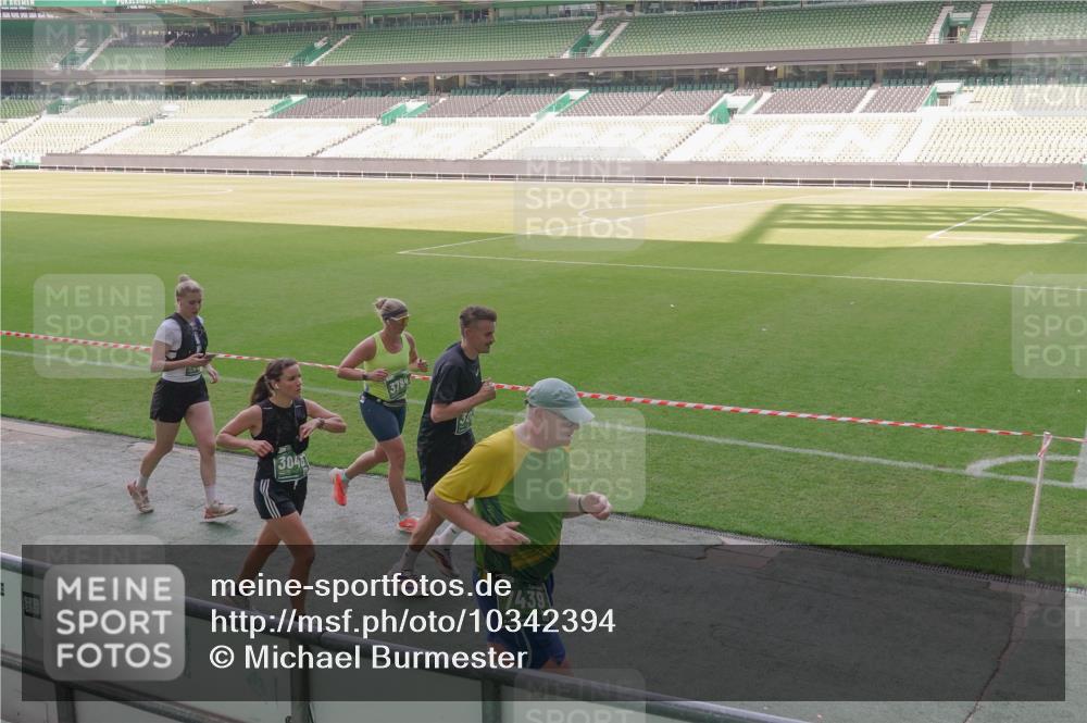13.09.2026 - 21. swb-Marathon Bremen Michael Burmester http://msf.ph/oto/10342394 13.09.2026 13:25:40 Laufen im Stadion 202, 213, 294, 505, 530, 543, 548, 645, 723, 752, 815, 818, 966, 1283, 1410, 1443, 1459, 1463, 1473, 1487, 1491, 1504, 1515, 1530, 1561, 1618, 1744, 1828, 1830, 1953, 2058, 2059, 2095, 2211, 2267, 2271, 2298, 2308, 2312, 2323, 2354, 2382, 2384, 2483, 2497, 2506, 2508, 2554, 2558, 2591, 2592, 2644, 2656, 2675, 2752, 2762, 2817, 2833, 2878, 2896, 2970, 2981, 3005, 3047, 3062, 3097, 3142, 3172, 3211, 3259, 3298, 3306, 3329, 3359, 3381, 3390, 3433, 3629, 3851 meine-sportfotos.de