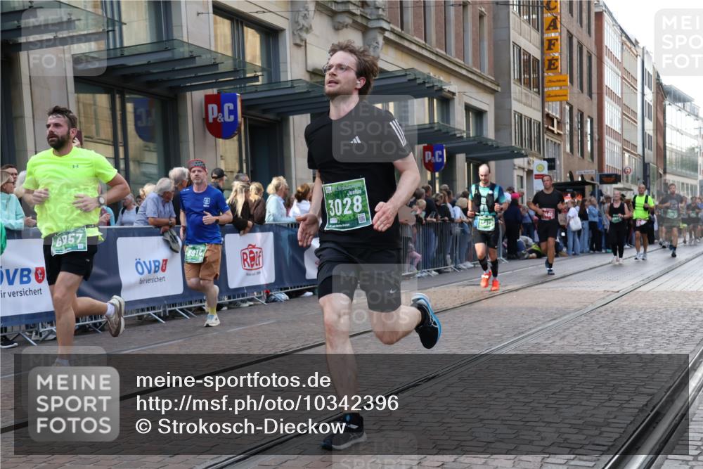 13.09.2026 - 21. swb-Marathon Bremen Strokosch-Dieckow http://msf.ph/oto/10342396 13.09.2026 13:28:21 Ziel 613, 1239, 1914, 2276, 2764, 2891, 3028, 3348, 3444, 4102, 4250, 4564, 5267, 5683, 6914, 6957, 7263, 7527, 8483, 8938, 9176, 13012, 13174, 178, 210, 1343, 1380, 1460, 2047, 2977, 3114, 3294, 3334, 3597, 4506, 5250, 5360, 5889, 6182, 7926, 8429, 8570, 8656, 9064, 9167, 9168, 9543, 9549, 9738, 9881 meine-sportfotos.de