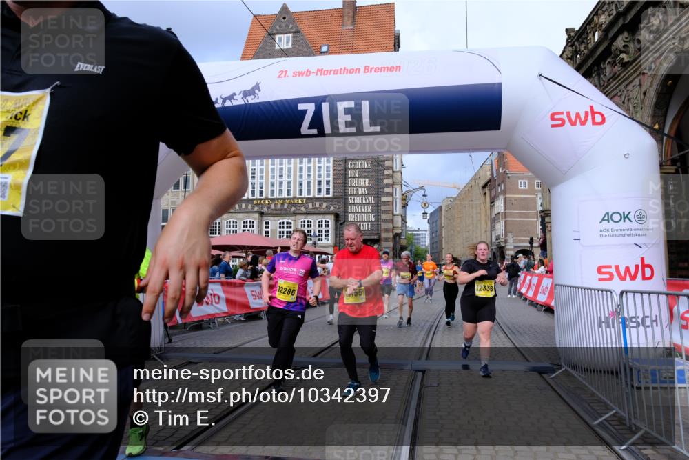 13.09.2026 - 21. swb-Marathon Bremen Tim E. http://msf.ph/oto/10342397 13.09.2026 11:11:52 Ziel 10155, 10510, 10511, 10546, 10552, 10616, 10977, 11036, 11216, 11239, 11289, 11533, 11702, 11870, 11927, 12082, 12220, 12286, 12311, 12336, 12464, 12508, 12553 meine-sportfotos.de