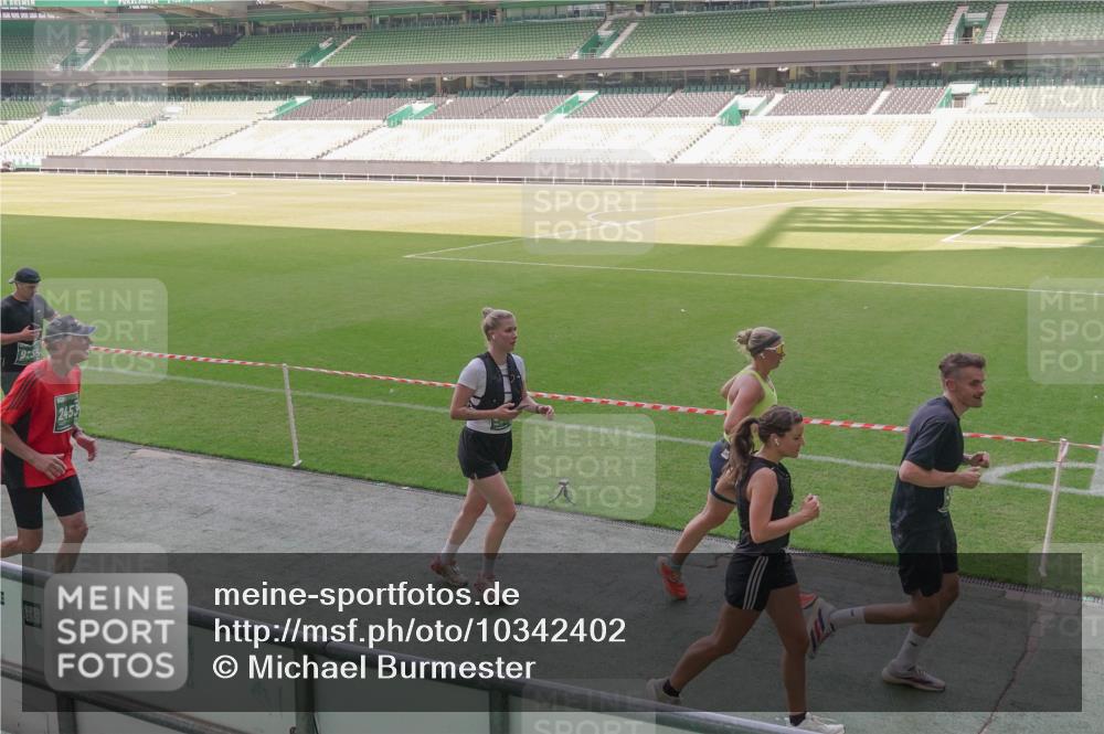 13.09.2026 - 21. swb-Marathon Bremen Michael Burmester http://msf.ph/oto/10342402 13.09.2026 13:25:41 Laufen im Stadion 202, 213, 294, 505, 530, 543, 548, 645, 723, 752, 815, 818, 966, 1283, 1410, 1443, 1459, 1463, 1473, 1487, 1491, 1504, 1515, 1530, 1561, 1618, 1744, 1828, 1830, 1953, 2058, 2059, 2095, 2211, 2267, 2271, 2298, 2308, 2312, 2323, 2354, 2382, 2384, 2483, 2497, 2506, 2508, 2554, 2558, 2576, 2591, 2592, 2644, 2656, 2675, 2752, 2762, 2817, 2833, 2878, 2896, 2970, 2981, 3005, 3047, 3062, 3097, 3142, 3172, 3211, 3259, 3298, 3306, 3329, 3359, 3381, 3390, 3433, 3629, 3851 meine-sportfotos.de