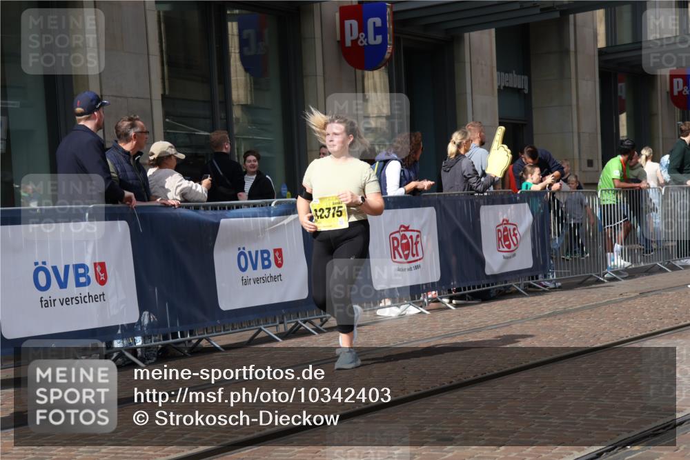 13.09.2026 - 21. swb-Marathon Bremen Strokosch-Dieckow http://msf.ph/oto/10342403 13.09.2026 11:08:11 Ziel 10229, 10609, 10851, 11065, 11124, 11509, 11560, 11561, 11678, 11834, 11888, 11968, 12073, 12162, 12164, 12315, 12325, 12410, 12516, 10135, 10139, 10188, 10404, 10493, 10660, 10674, 10767, 10793, 10851, 10859, 11032, 11044, 11263, 11378, 11404, 11659, 11831, 11833, 11958, 12024, 12031, 12066, 12160, 12248, 12325, 12384, 12389 meine-sportfotos.de