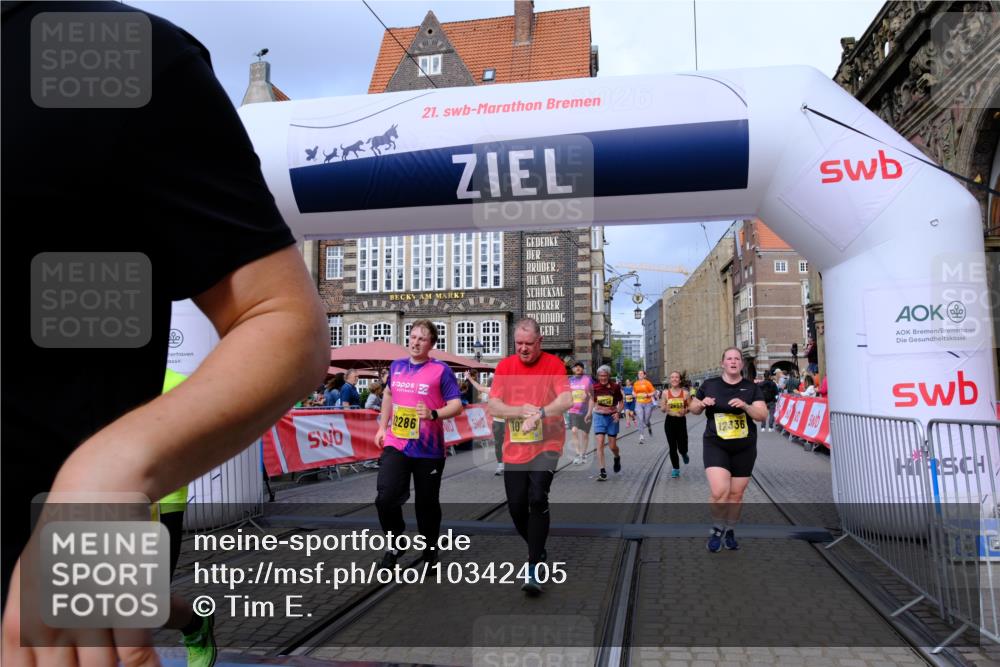13.09.2026 - 21. swb-Marathon Bremen Tim E. http://msf.ph/oto/10342405 13.09.2026 11:11:52 Ziel 10155, 10510, 10511, 10546, 10552, 10616, 10977, 11036, 11216, 11239, 11289, 11533, 11702, 11870, 11927, 12082, 12220, 12286, 12311, 12336, 12464, 12508, 12553 meine-sportfotos.de