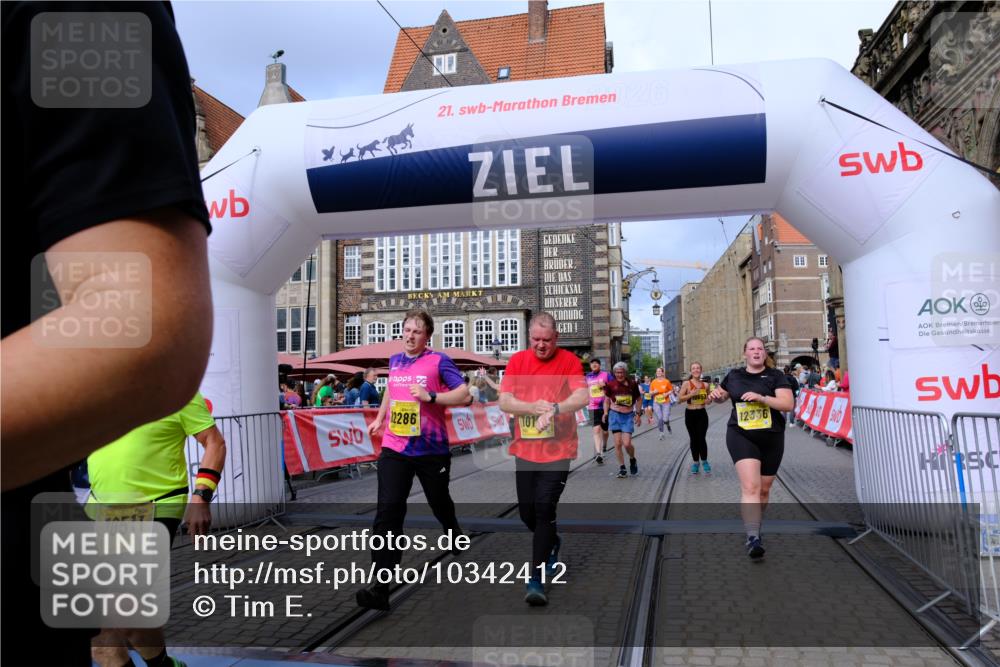 13.09.2026 - 21. swb-Marathon Bremen Tim E. http://msf.ph/oto/10342412 13.09.2026 11:11:52 Ziel 10155, 10510, 10511, 10546, 10552, 10616, 10977, 11036, 11216, 11239, 11289, 11533, 11702, 11870, 11927, 12082, 12220, 12286, 12311, 12336, 12464, 12508, 12553 meine-sportfotos.de