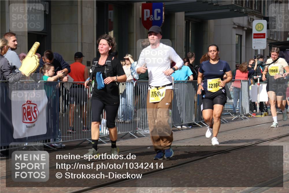 13.09.2026 - 21. swb-Marathon Bremen Strokosch-Dieckow http://msf.ph/oto/10342414 13.09.2026 11:08:13 Ziel 10229, 10399, 10609, 11065, 11124, 11358, 11509, 11560, 11561, 11678, 11834, 11888, 11968, 12073, 12162, 12164, 12315, 12410, 12516, 10135, 10139, 10188, 10404, 10493, 10660, 10767, 10793, 10851, 10859, 11032, 11044, 11263, 11378, 11404, 11659, 11831, 11833, 11958, 12031, 12066, 12160, 12248, 12325, 12384, 12389 meine-sportfotos.de