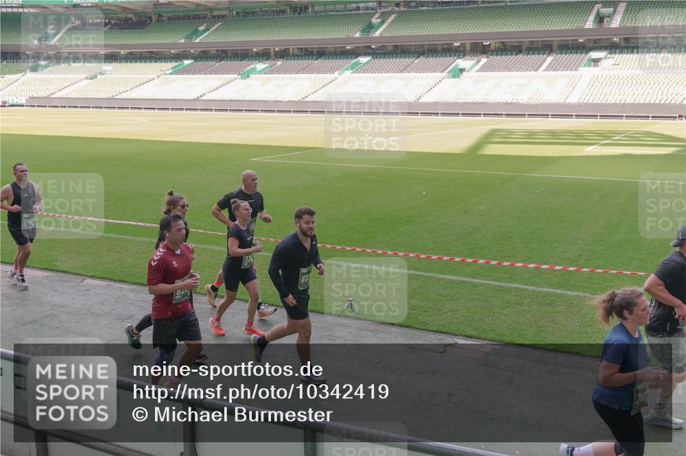 13.09.2026 - 21. swb-Marathon Bremen Michael Burmester http://msf.ph/oto/10342419 13.09.2026 13:25:44 Laufen im Stadion 202, 213, 294, 505, 530, 543, 548, 645, 723, 815, 818, 966, 1077, 1283, 1410, 1443, 1459, 1463, 1473, 1487, 1491, 1504, 1515, 1530, 1561, 1618, 1744, 1828, 1830, 1953, 2058, 2059, 2095, 2211, 2267, 2271, 2298, 2308, 2312, 2323, 2354, 2382, 2384, 2497, 2506, 2508, 2554, 2558, 2576, 2591, 2592, 2644, 2656, 2675, 2752, 2762, 2817, 2833, 2878, 2896, 2970, 2981, 3005, 3047, 3062, 3097, 3142, 3172, 3211, 3259, 3298, 3306, 3329, 3359, 3381, 3390, 3433, 3629, 3851 meine-sportfotos.de
