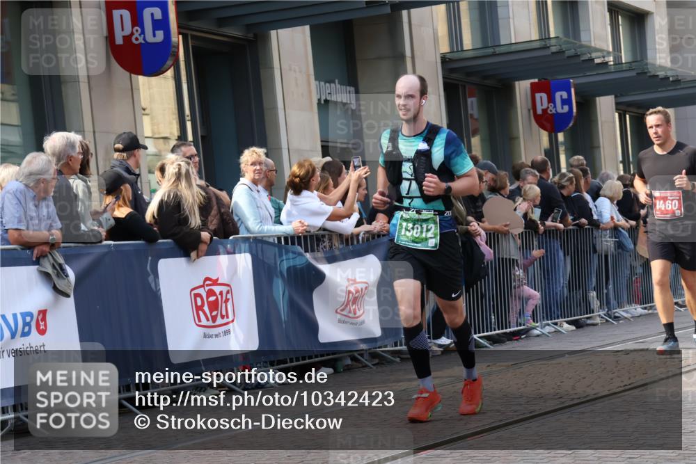 13.09.2026 - 21. swb-Marathon Bremen Strokosch-Dieckow http://msf.ph/oto/10342423 13.09.2026 13:28:22 Ziel 613, 1239, 1914, 2276, 2764, 2891, 3028, 3348, 3444, 4102, 4250, 4564, 5267, 5531, 5683, 5691, 6914, 6957, 7134, 7263, 7527, 8483, 8938, 9176, 9562, 13012, 13174, 178, 210, 1380, 1460, 2047, 2977, 3114, 3294, 3334, 3597, 4506, 5250, 5360, 5889, 6182, 7926, 8429, 8570, 8656, 9064, 9167, 9168, 9543, 9549, 9738, 9881 meine-sportfotos.de