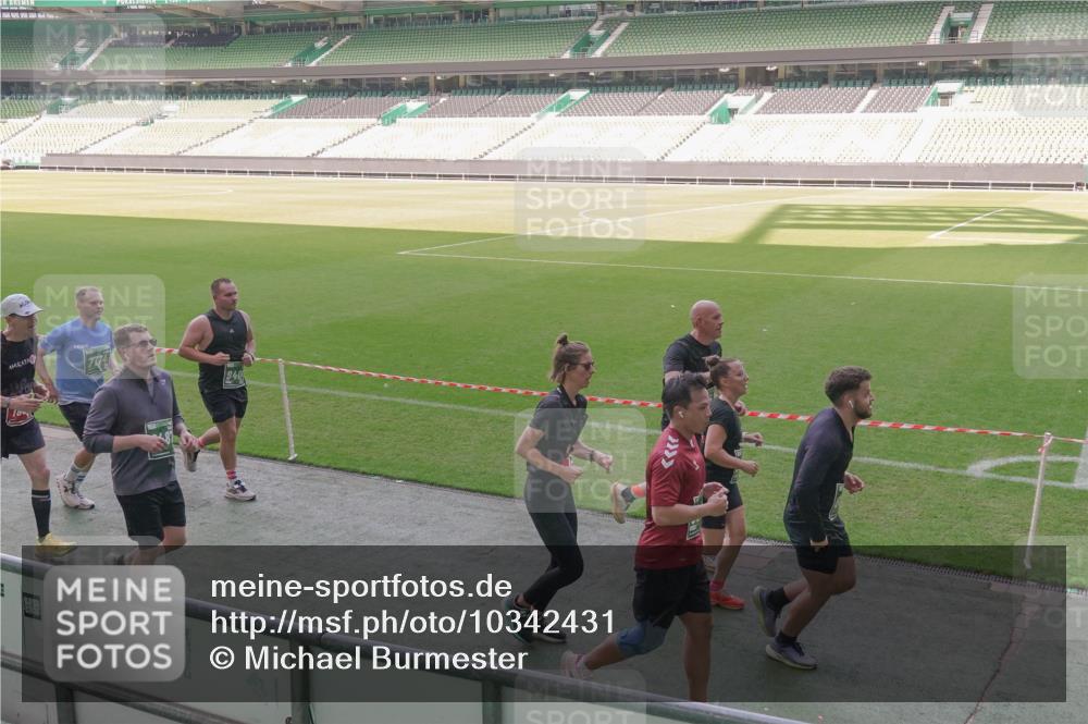 13.09.2026 - 21. swb-Marathon Bremen Michael Burmester http://msf.ph/oto/10342431 13.09.2026 13:25:45 Laufen im Stadion 202, 213, 294, 505, 530, 543, 548, 645, 723, 815, 818, 966, 1077, 1283, 1410, 1443, 1459, 1463, 1473, 1487, 1491, 1504, 1515, 1530, 1561, 1618, 1744, 1828, 1830, 1953, 2058, 2059, 2095, 2211, 2267, 2271, 2298, 2308, 2312, 2323, 2354, 2382, 2384, 2497, 2506, 2508, 2554, 2558, 2576, 2591, 2592, 2644, 2656, 2675, 2752, 2762, 2817, 2833, 2878, 2896, 2970, 2981, 3005, 3047, 3062, 3097, 3142, 3172, 3211, 3259, 3298, 3306, 3329, 3359, 3381, 3390, 3433, 3629, 3851 meine-sportfotos.de
