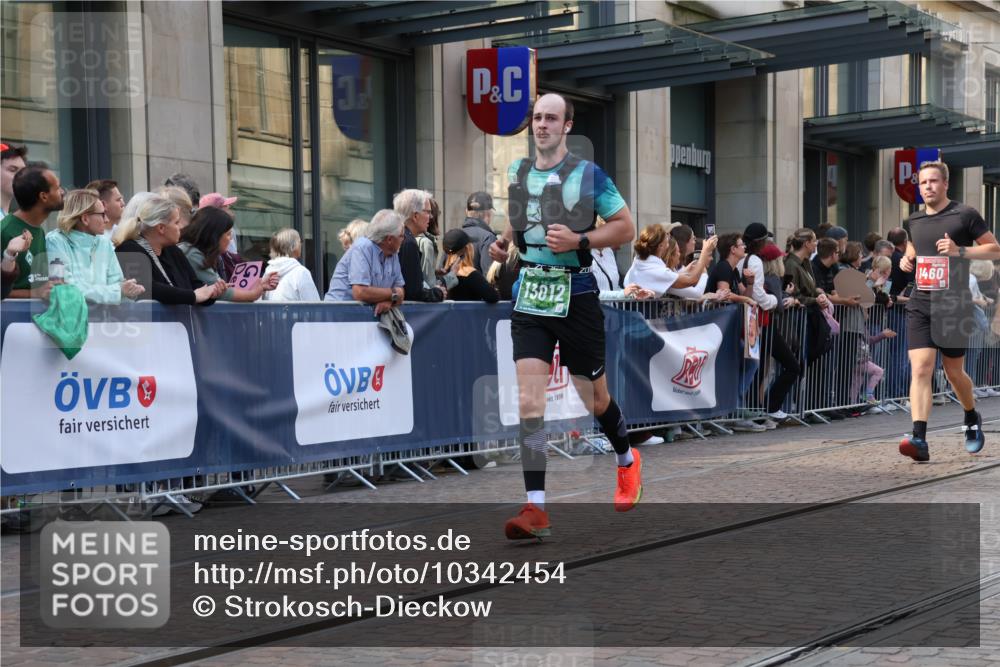 13.09.2026 - 21. swb-Marathon Bremen Strokosch-Dieckow http://msf.ph/oto/10342454 13.09.2026 13:28:23 Ziel 613, 1239, 1914, 2276, 2764, 2891, 3028, 3348, 3444, 4102, 4250, 4564, 5267, 5531, 5683, 5691, 6817, 6914, 6957, 7134, 7263, 7527, 8483, 8938, 9176, 9562, 13012, 13174, 178, 210, 1380, 1460, 2047, 2977, 3114, 3294, 3334, 3597, 4250, 4506, 5250, 5360, 5683, 5889, 6182, 7926, 8429, 8570, 8656, 9064, 9167, 9168, 9543, 9549, 9738, 9881 meine-sportfotos.de