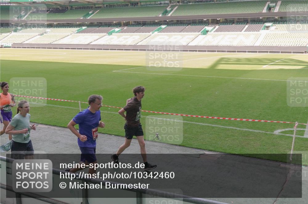13.09.2026 - 21. swb-Marathon Bremen Michael Burmester http://msf.ph/oto/10342460 13.09.2026 13:25:49 Laufen im Stadion 202, 213, 294, 505, 530, 543, 645, 723, 815, 818, 833, 966, 1077, 1283, 1410, 1443, 1459, 1463, 1473, 1487, 1491, 1504, 1515, 1530, 1561, 1618, 1744, 1828, 1830, 1953, 2058, 2059, 2095, 2211, 2267, 2271, 2298, 2308, 2323, 2354, 2382, 2384, 2497, 2506, 2508, 2554, 2558, 2576, 2591, 2592, 2644, 2656, 2675, 2752, 2762, 2817, 2833, 2878, 2896, 2965, 2970, 2981, 3005, 3047, 3062, 3097, 3142, 3172, 3211, 3259, 3298, 3306, 3329, 3359, 3390, 3433, 3629, 3851 meine-sportfotos.de